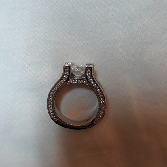 Lab diamond sterling silver engagement ring - Picture 3 of 4